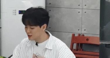 做家务的男人吃瓜视频,吃瓜视频背后的真实生活