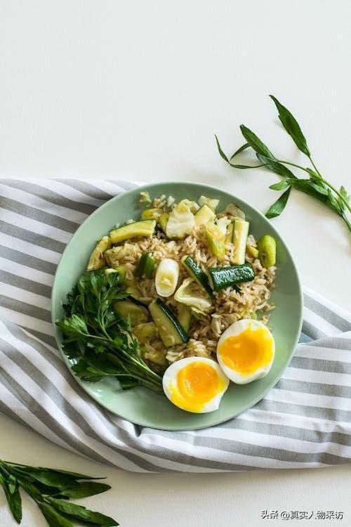 怎样吃哈米瓜最好吃视频,视频揭秘最佳食用方法