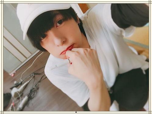 变装情侣吃瓜视频,吃瓜群众直呼“太甜了！”