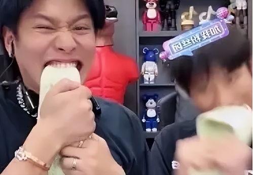 小杨哥和小黄吃瓜视频