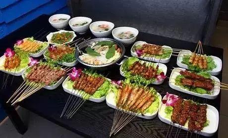 烧烤档烧水瓜怎么吃视频,清爽一夏，烧烤配水瓜，美味升级！