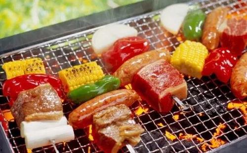 烧烤档烧水瓜怎么吃视频,清爽一夏，烧烤配水瓜，美味升级！