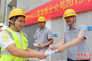 工地人吃瓜视频,揭秘工地生活趣味瞬间