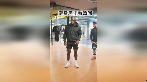 健身房健身视频吃瓜,揭秘健身房里的趣味瞬间