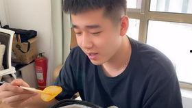 猛男吃瓜的视频,揭秘娱乐圈幕后真相