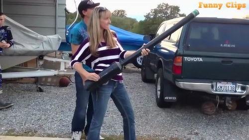 吃瓜小姐姐打架视频搞笑,一场“瓜田大战”笑料百出