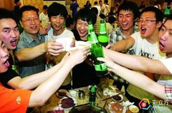 二哥喝酒吃瓜视频大全集,笑谈人生百态