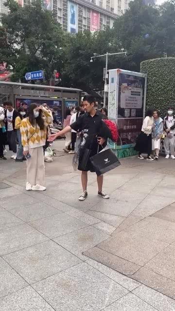 吃瓜现场尴尬瞬间视频,吃瓜现场视频笑料百出