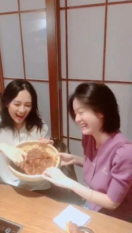 武汉姐妹吃瓜群视频,揭秘网络社交圈的趣味瞬间