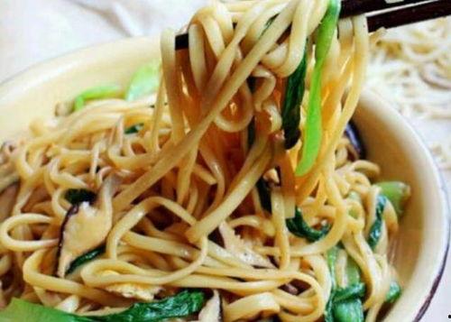 炒茭瓜配面条可以吃吗视频,炒茭瓜配面条，简单易学营养满分