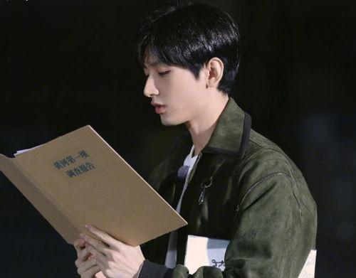 成毅吃瓜群主完整视频,完整视频深度解析