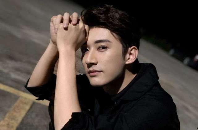 成毅吃瓜群主完整视频,完整视频深度解析