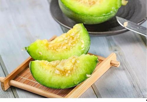 老梁讲吃瓜酪视频,老梁带你领略传统美食的魅力