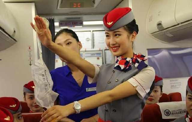 湖南空姐吃瓜事件视频,空中意外插曲引发热议