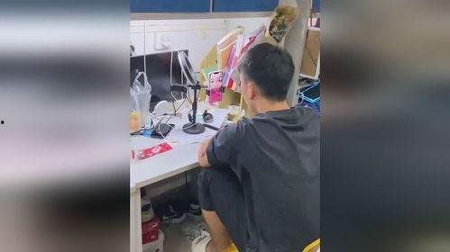 吃瓜男生被打视频