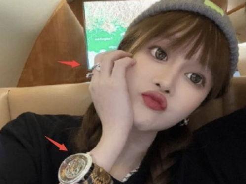 外国留学女孩吃瓜视频,揭秘海外校园生活点滴