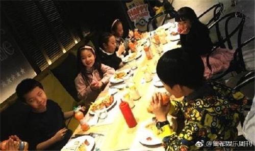 董洁和儿子吃瓜视频,甜蜜吃瓜画面引网友热议