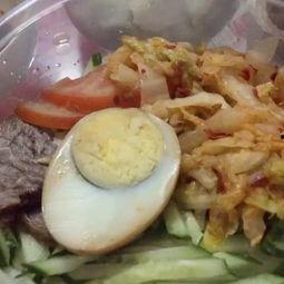 吃冷面吃角瓜的视频,舌尖上的美味瞬间