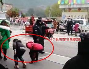 吃瓜群众捡钱视频大全最新,揭秘吃瓜群众捡钱视频大全背后的故事