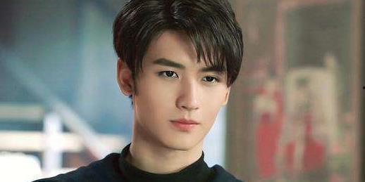 黄俊捷吃瓜女孩视频