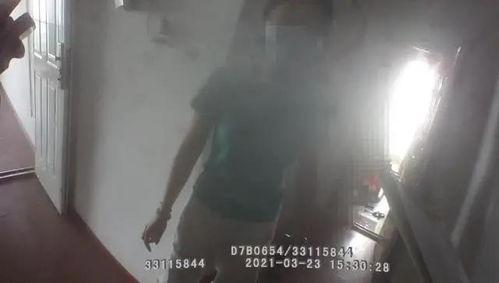 楼下吵架吃瓜被发现视频