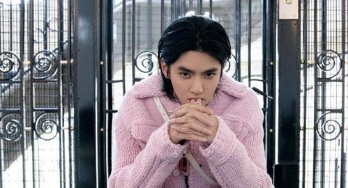 男孩吃瓜照片真实图片视频,男孩与夏日瓜果的欢乐瞬间