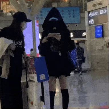 吃瓜口罩小姐姐视频,揭秘网红直播背后的故事