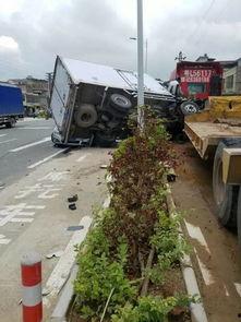 吃瓜群众看出车祸视频,惊心动魄的车祸瞬间