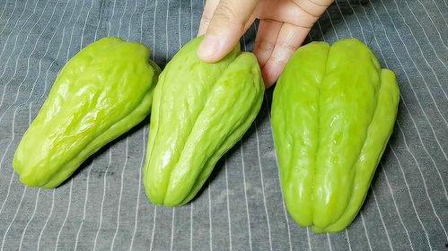 翠花表姐吃佛手瓜视频播放,视频播放引关注