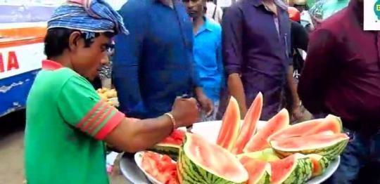 中国人吃瓜街头视频在线观看,中国网友在线围观